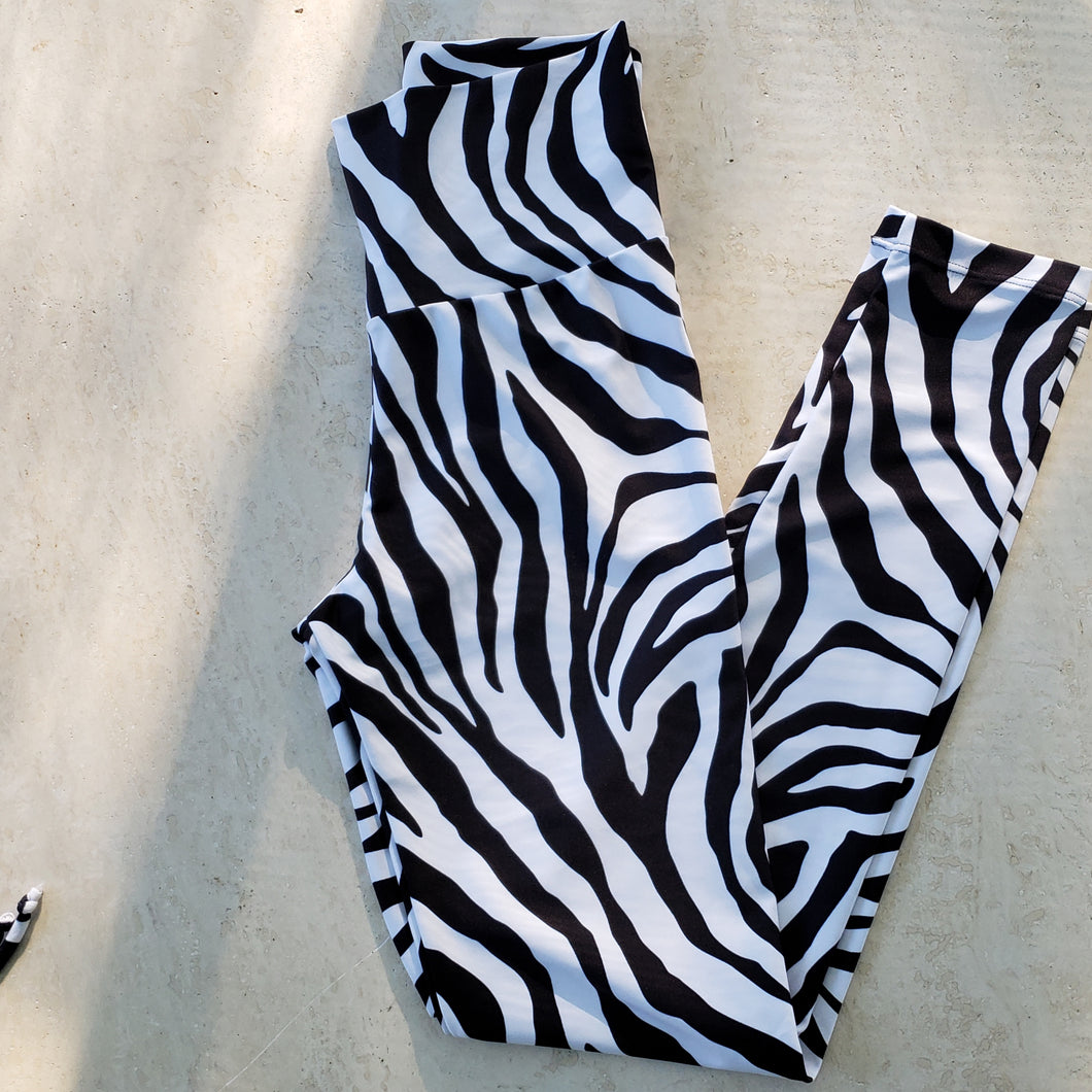 Everywear Activewear Leggings Zebra Black and White for hot yoga and pilates
